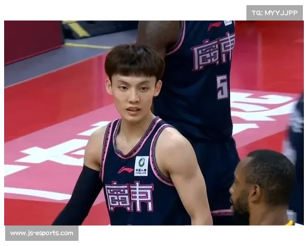 徐杰担任广东青训大使亲自示范控球技巧助力青少年篮球发展 徐杰担任广东青训大使亲自示范控球技巧助力青少年篮球发展